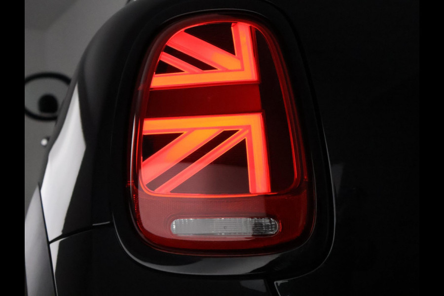 MINI Cabrio 1.5 Cooper Black-Sport Automaat 140 PK | Navigatie | Camera | Climate Control |