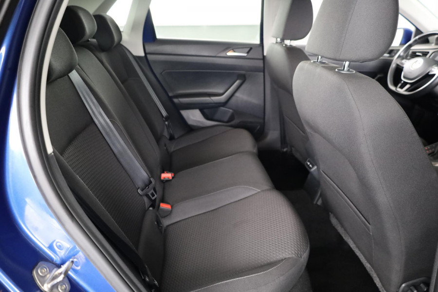 Volkswagen Polo 1.0 TSI R-Line Edition 95 pk Automaat (DSG) | Navigatie | Parkeersensoren | Achteruitrijcamera | Adaptieve cruise control | R-Line exterieur |