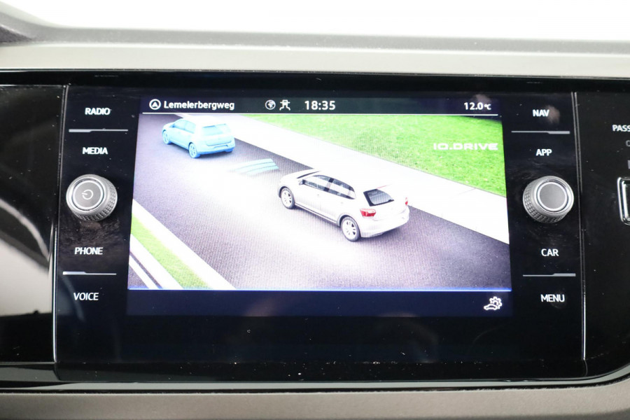 Volkswagen Polo 1.0 TSI R-Line Edition 95 pk Automaat (DSG) | Navigatie | Parkeersensoren | Achteruitrijcamera | Adaptieve cruise control | R-Line exterieur |
