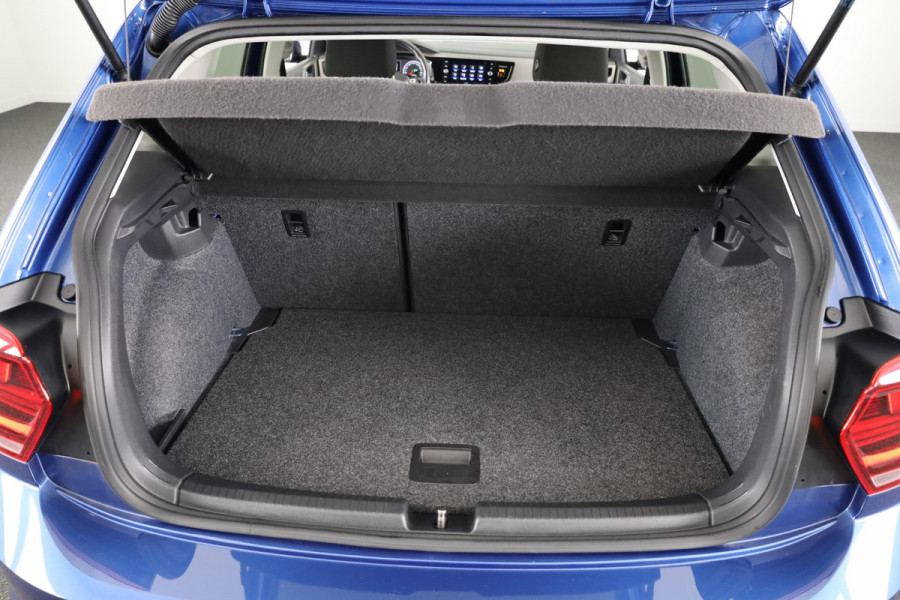 Volkswagen Polo 1.0 TSI R-Line Edition 95 pk Automaat (DSG) | Navigatie | Parkeersensoren | Achteruitrijcamera | Adaptieve cruise control | R-Line exterieur |