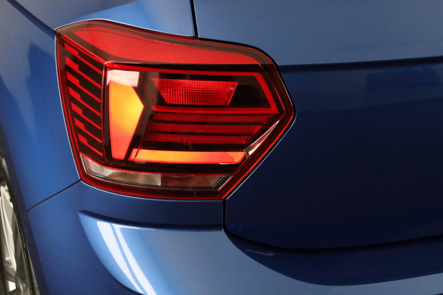 Volkswagen Polo 1.0 TSI R-Line Edition 95 pk Automaat (DSG) | Navigatie | Parkeersensoren | Achteruitrijcamera | Adaptieve cruise control | R-Line exterieur |