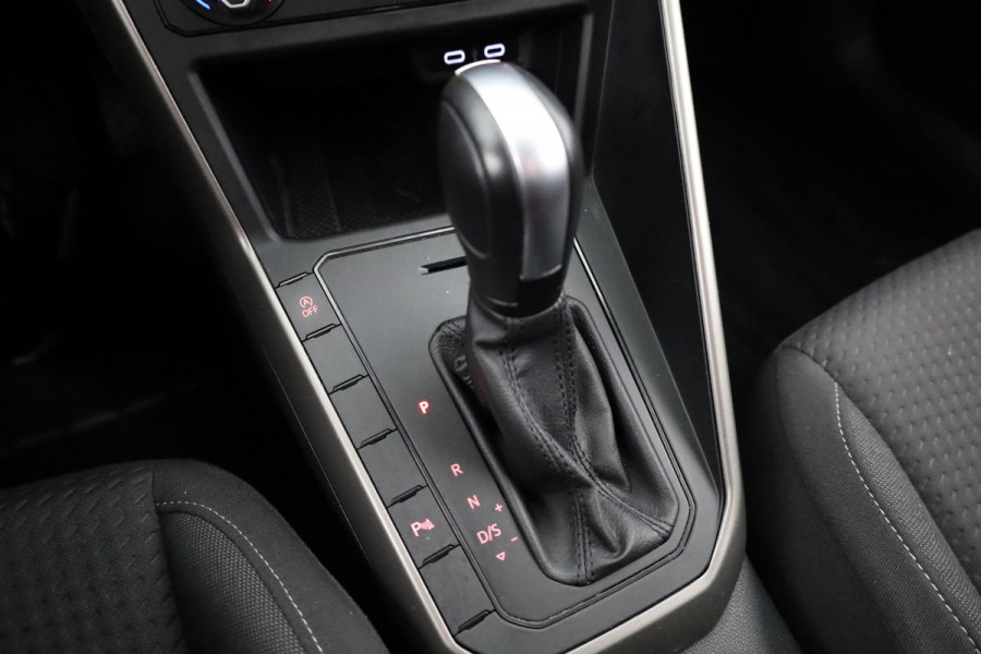 Volkswagen Polo 1.0 TSI R-Line Edition 95 pk Automaat (DSG) | Navigatie | Parkeersensoren | Achteruitrijcamera | Adaptieve cruise control | R-Line exterieur |
