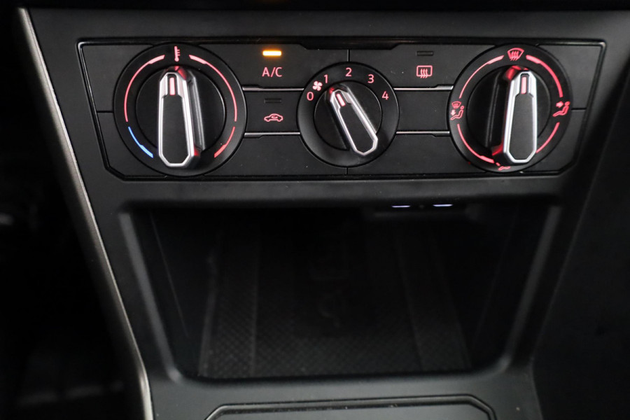 Volkswagen Polo 1.0 TSI R-Line Edition 95 pk Automaat (DSG) | Navigatie | Parkeersensoren | Achteruitrijcamera | Adaptieve cruise control | R-Line exterieur |