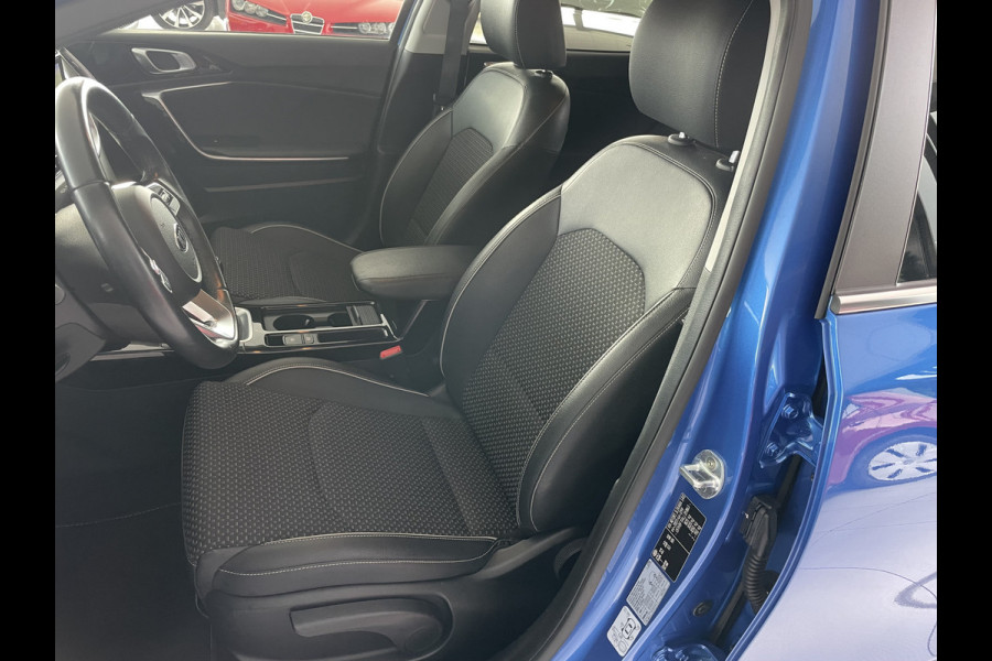 Kia Xceed 1.0 T-GDi DynamicPlusLine Climate control - Cruise control - Park. sensoren A - Navi full map - A-uitrijcamera - MFL-Stuurwiel - Led verlichting - Mistlampen - LMV 18" - Spiegels E-V+VW - V-Stoelen VW - Bluetooth