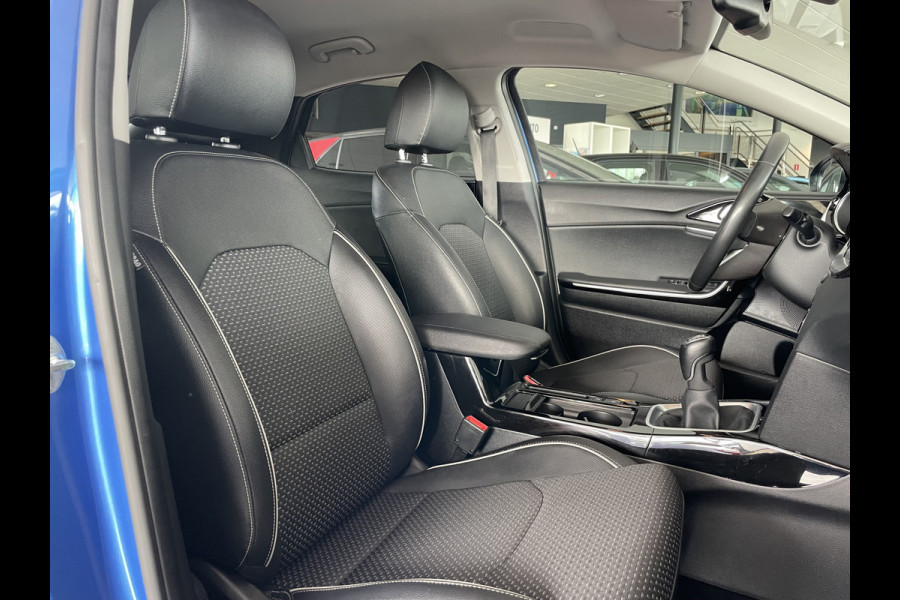 Kia Xceed 1.0 T-GDi DynamicPlusLine Climate control - Cruise control - Park. sensoren A - Navi full map - A-uitrijcamera - MFL-Stuurwiel - Led verlichting - Mistlampen - LMV 18" - Spiegels E-V+VW - V-Stoelen VW - Bluetooth