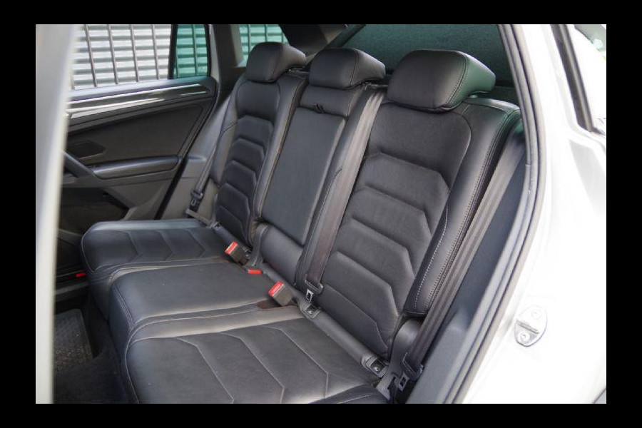Volkswagen Tiguan 1.5 TSI Highline R-Line AUT. PANO, LED, LEDER, ACC, VIRTUAL COCKPIT, NAVI, PARKEERSENSOREN, CLIMA, 19'' LMV, NL AUT