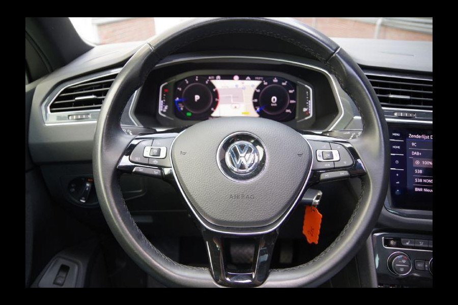 Volkswagen Tiguan 1.5 TSI Highline R-Line AUT. PANO, LED, LEDER, ACC, VIRTUAL COCKPIT, NAVI, PARKEERSENSOREN, CLIMA, 19'' LMV, NL AUT