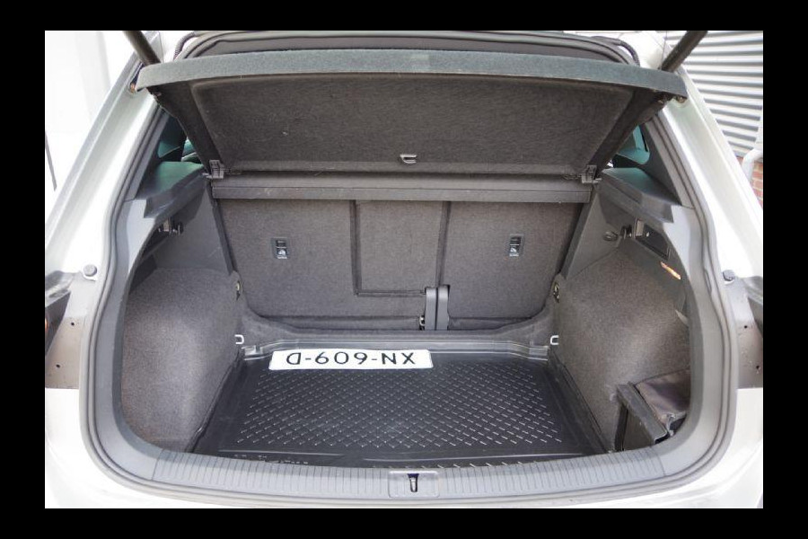 Volkswagen Tiguan 1.5 TSI Highline R-Line AUT. PANO, LED, LEDER, ACC, VIRTUAL COCKPIT, NAVI, PARKEERSENSOREN, CLIMA, 19'' LMV, NL AUT