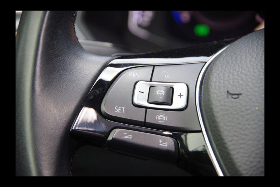 Volkswagen Tiguan 1.5 TSI Highline R-Line AUT. PANO, LED, LEDER, ACC, VIRTUAL COCKPIT, NAVI, PARKEERSENSOREN, CLIMA, 19'' LMV, NL AUT