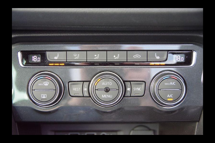 Volkswagen Tiguan 1.5 TSI Highline R-Line AUT. PANO, LED, LEDER, ACC, VIRTUAL COCKPIT, NAVI, PARKEERSENSOREN, CLIMA, 19'' LMV, NL AUT