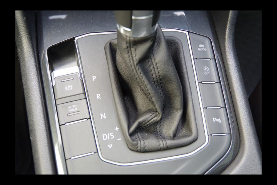 Volkswagen Tiguan 1.5 TSI Highline R-Line AUT. PANO, LED, LEDER, ACC, VIRTUAL COCKPIT, NAVI, PARKEERSENSOREN, CLIMA, 19'' LMV, NL AUT