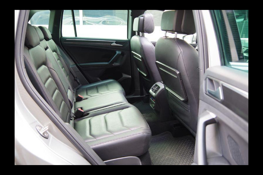 Volkswagen Tiguan 1.5 TSI Highline R-Line AUT. PANO, LED, LEDER, ACC, VIRTUAL COCKPIT, NAVI, PARKEERSENSOREN, CLIMA, 19'' LMV, NL AUT