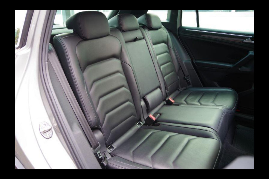 Volkswagen Tiguan 1.5 TSI Highline R-Line AUT. PANO, LED, LEDER, ACC, VIRTUAL COCKPIT, NAVI, PARKEERSENSOREN, CLIMA, 19'' LMV, NL AUT