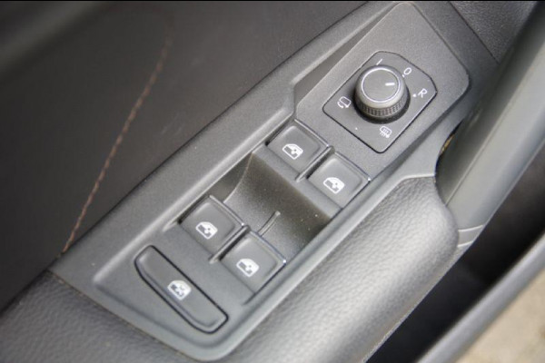 Volkswagen Tiguan 1.5 TSI Highline R-Line AUT. PANO, LED, LEDER, ACC, VIRTUAL COCKPIT, NAVI, PARKEERSENSOREN, CLIMA, 19'' LMV, NL AUT