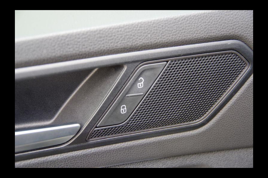 Volkswagen Tiguan 1.5 TSI Highline R-Line AUT. PANO, LED, LEDER, ACC, VIRTUAL COCKPIT, NAVI, PARKEERSENSOREN, CLIMA, 19'' LMV, NL AUT