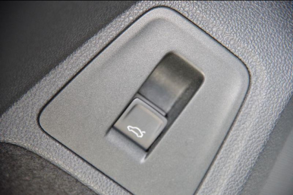 Volkswagen Tiguan 1.5 TSI Highline R-Line AUT. PANO, LED, LEDER, ACC, VIRTUAL COCKPIT, NAVI, PARKEERSENSOREN, CLIMA, 19'' LMV, NL AUT