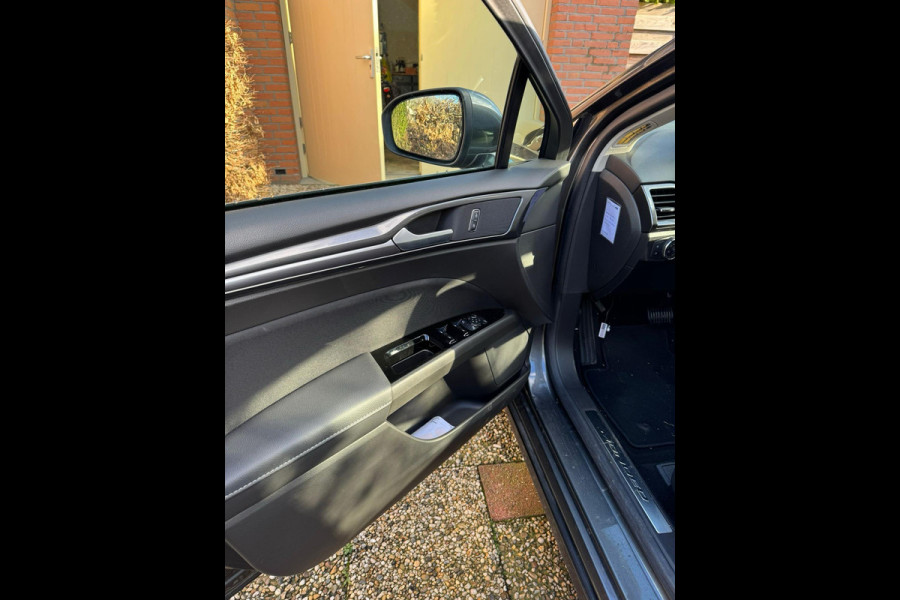 Ford Mondeo Wagon 2.0 IVCT HEV Titanium 187pk Cruise Control | Navigatie | Apple Carplay / Android Auto | Climate control