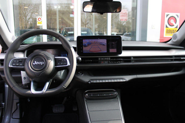 Jeep Avenger ALTITUDE 156PK 54 kWh | 3-FASE | ELEKTRISCH BEDIENBARE ACHTERKLEP | ACHTERUITRIJ CAMERA | NAVIGATIE | DRAADLOZE APPLE CARPLAY/ANDROID AUTO | ALL SEASON BANDEN | LICHTMETALEN VELGEN 17" | ADAPTIVE CRUISE CONTROL | DAB+ RADIO | DRAADLOZE TELEFOONLADER | KEYLESS ENTRY |