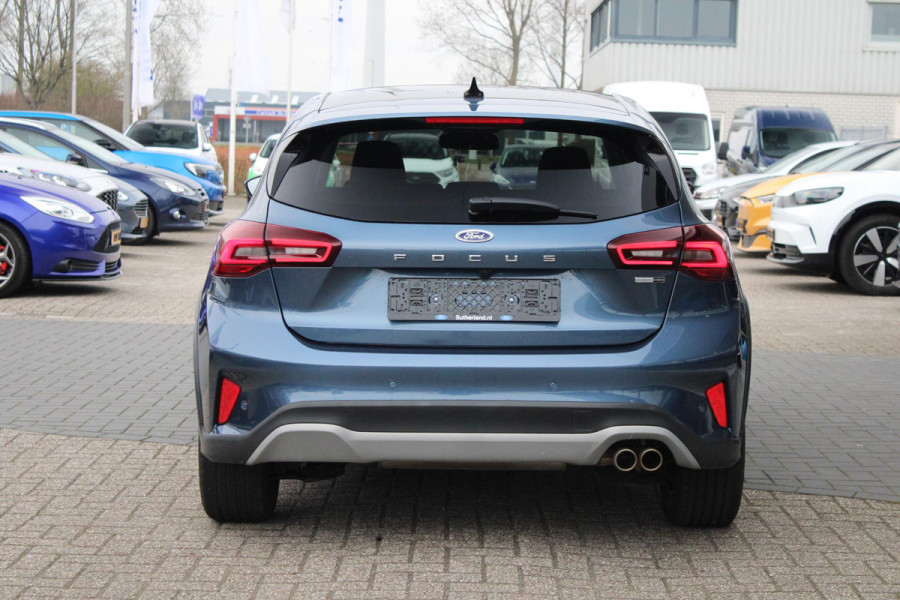 Ford Focus 1.0 EcoBoost Hybrid Active Style | Panoramadak | Winter Pack | Camera | Navigatie | Cruise control