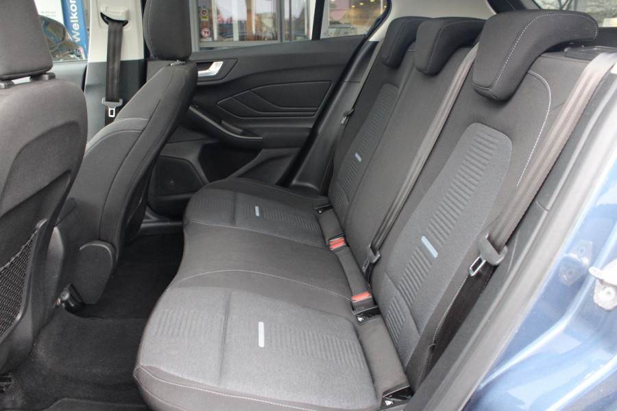 Ford Focus 1.0 EcoBoost Hybrid Active Style | Panoramadak | Winter Pack | Camera | Navigatie | Cruise control