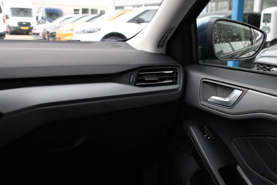 Ford Focus 1.0 EcoBoost Hybrid Active Style | Panoramadak | Winter Pack | Camera | Navigatie | Cruise control