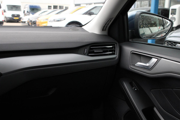 Ford Focus 1.0 EcoBoost Hybrid Active Style | Panoramadak | Winter Pack | Camera | Navigatie | Cruise control