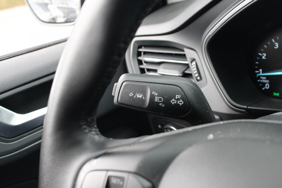 Ford Focus 1.0 EcoBoost Hybrid Active Style | Panoramadak | Winter Pack | Camera | Navigatie | Cruise control