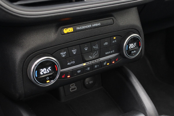 Ford Focus 1.0 EcoBoost Hybrid Active Style | Panoramadak | Winter Pack | Camera | Navigatie | Cruise control
