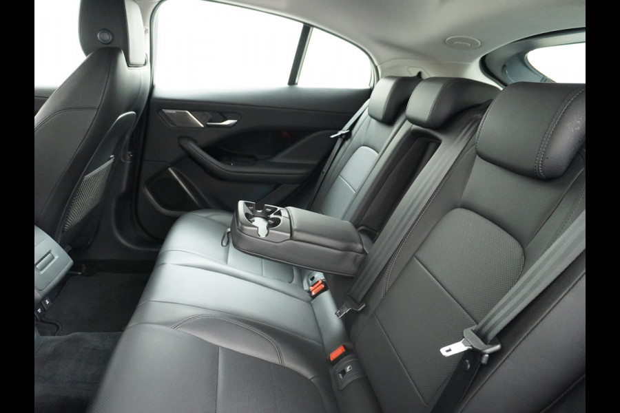Jaguar I-PACE EV400pk 4WD Leer Pano-Dak Meridan-HiFi 90kWh Camera Apple Carplay Android Auto Stuurverwarming DAB PDC Keyless entry/start LED Lmv 18" Bluetooth WiFi Verkeersbord detectie Cruise Control  Uitparkeer waarschuwing Business Edition 400PK 696NM Koppel