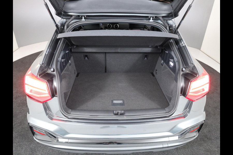 Audi Q2 35 TFSI S Edition 150 pk S-tronic | Verlengde garantie | Navigatie | Parkeersensoren achter | Adaptieve cruise control | Autom. airco | Matrix LED koplampen | S-line |