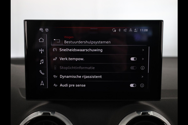 Audi Q2 35 TFSI S Edition 150 pk S-tronic | Verlengde garantie | Navigatie | Parkeersensoren achter | Adaptieve cruise control | Autom. airco | Matrix LED koplampen | S-line |