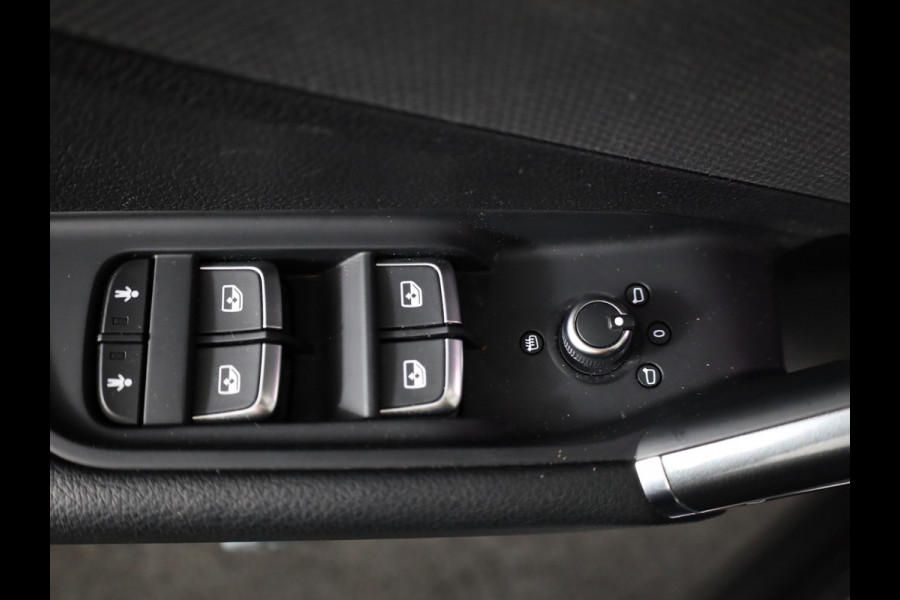 Audi Q2 35 TFSI S Edition 150 pk S-tronic | Verlengde garantie | Navigatie | Parkeersensoren achter | Adaptieve cruise control | Autom. airco | Matrix LED koplampen | S-line |