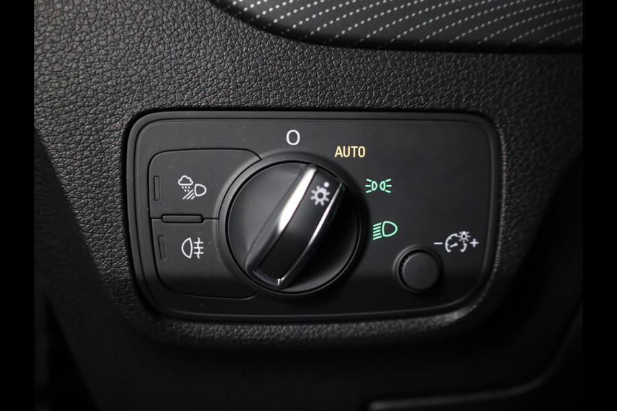 Audi Q2 35 TFSI S Edition 150 pk S-tronic | Verlengde garantie | Navigatie | Parkeersensoren achter | Adaptieve cruise control | Autom. airco | Matrix LED koplampen | S-line |