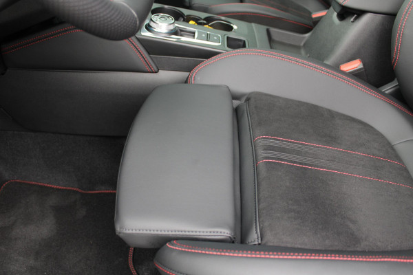 Ford Kuga 2.5 PHEV ST-Line X | Panoramadak + Technology Pack + Winter Pack + Wegklapbare trekhaak + 19 inch lichtmetalen velgen | Agate black | 2.100 kg trekgewicht | Prijs incl. 4.000 EU Ford voordeel