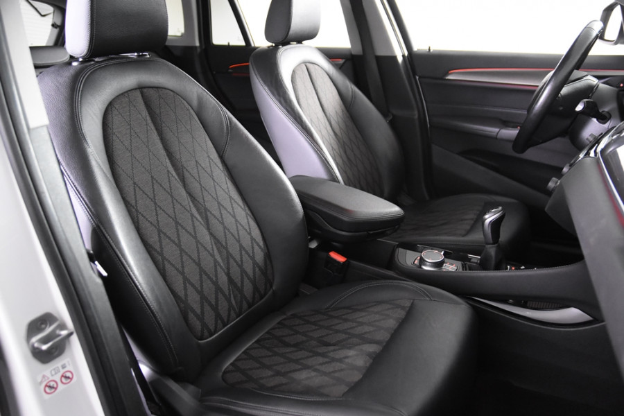 BMW X1 sDrive18i *1ste Eigenaar*Leer*Navigatie*HUD*Panoramadak*