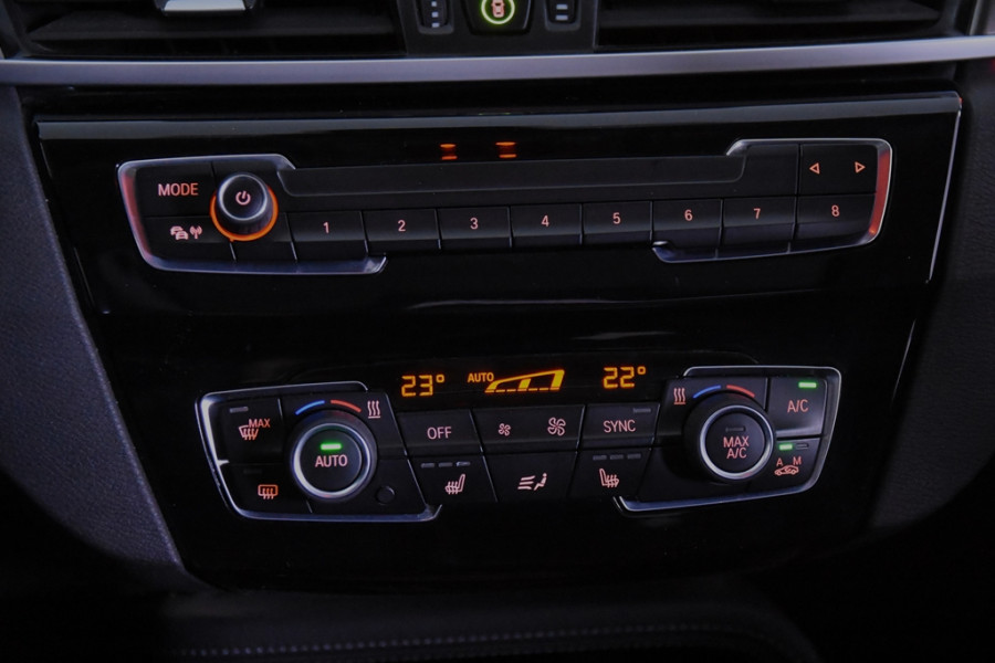 BMW X1 sDrive18i *1ste Eigenaar*Leer*Navigatie*HUD*Panoramadak*