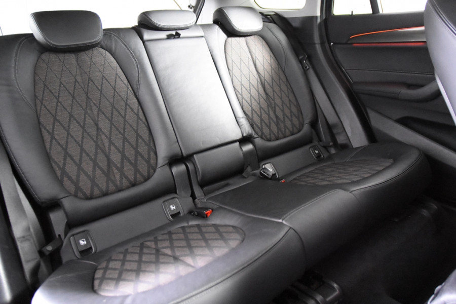 BMW X1 sDrive18i *1ste Eigenaar*Leer*Navigatie*HUD*Panoramadak*