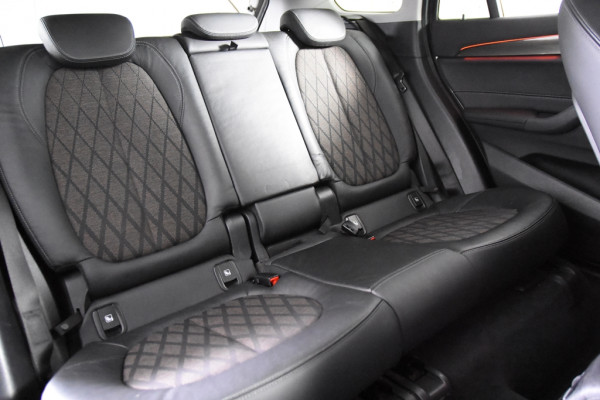 BMW X1 sDrive18i *1ste Eigenaar*Leer*Navigatie*HUD*Panoramadak*