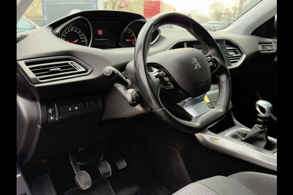Peugeot 308 SW BWJ 10-2019 | 1.2PT 131PK Allure | PANO | TREKHAAK | CRUISE | CAMERA | CLIMA | NAVI | LEDER/STOF