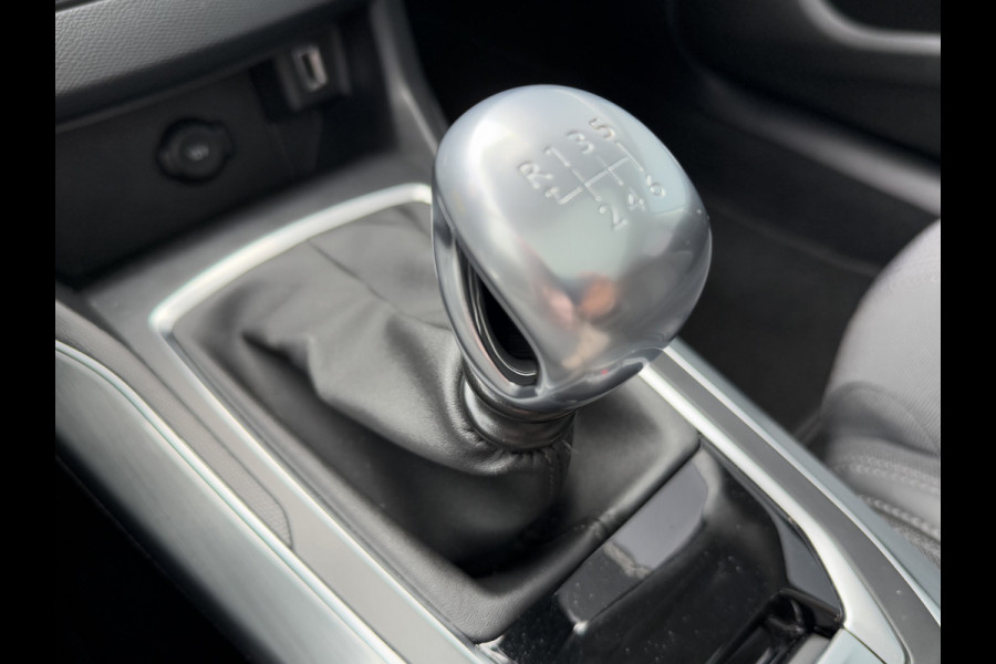 Peugeot 308 SW BWJ 10-2019 | 1.2PT 131PK Allure | PANO | TREKHAAK | CRUISE | CAMERA | CLIMA | NAVI | LEDER/STOF