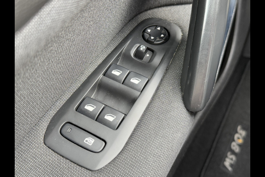 Peugeot 308 SW BWJ 10-2019 | 1.2PT 131PK Allure | PANO | TREKHAAK | CRUISE | CAMERA | CLIMA | NAVI | LEDER/STOF