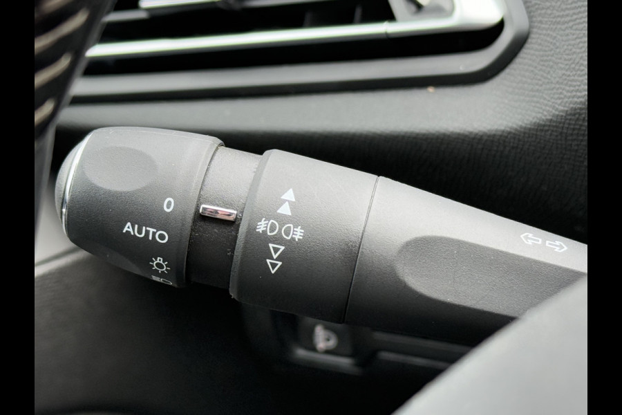 Peugeot 308 SW BWJ 10-2019 | 1.2PT 131PK Allure | PANO | TREKHAAK | CRUISE | CAMERA | CLIMA | NAVI | LEDER/STOF