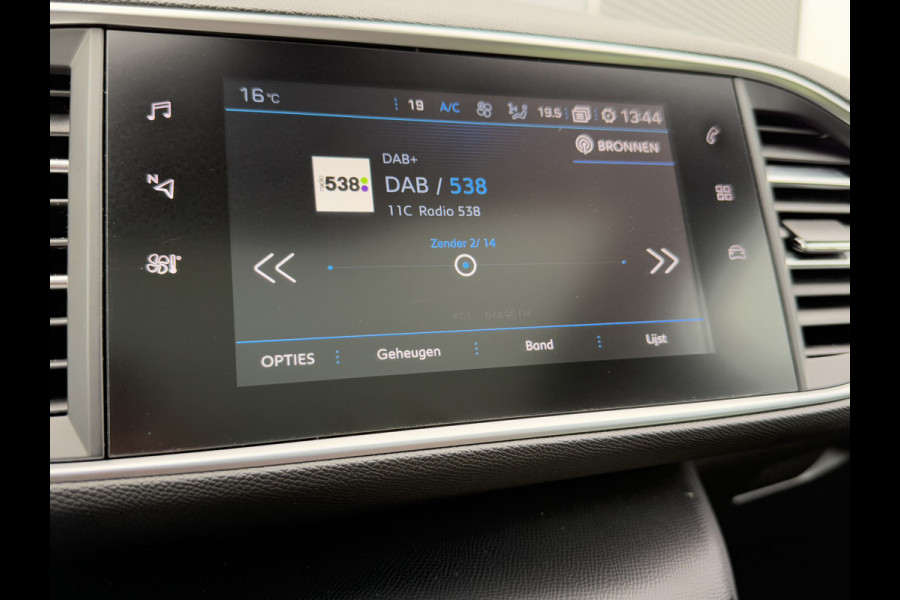 Peugeot 308 SW BWJ 10-2019 | 1.2PT 131PK Allure | PANO | TREKHAAK | CRUISE | CAMERA | CLIMA | NAVI | LEDER/STOF