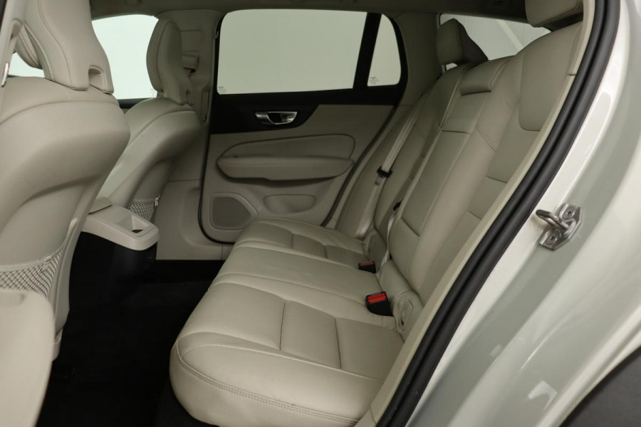 Volvo V60 Cross Country 2.0 B5 AWD Pro | Panoramadak | Leder | Stoel & stuurverwarming | Adaptive cruise | Memory | Carplay | Full LED | Keyless | Navigatie