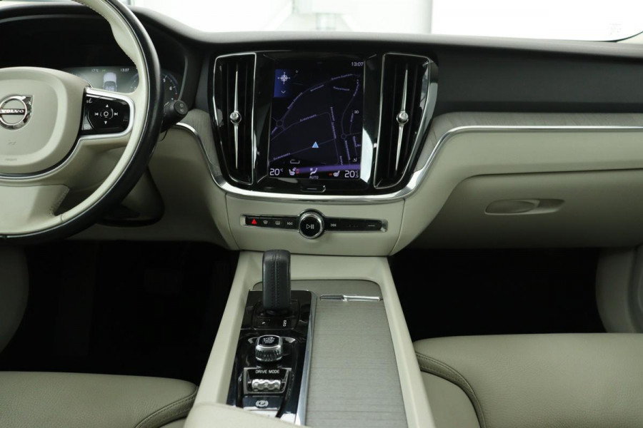 Volvo V60 Cross Country 2.0 B5 AWD Pro | Panoramadak | Leder | Stoel & stuurverwarming | Adaptive cruise | Memory | Carplay | Full LED | Keyless | Navigatie