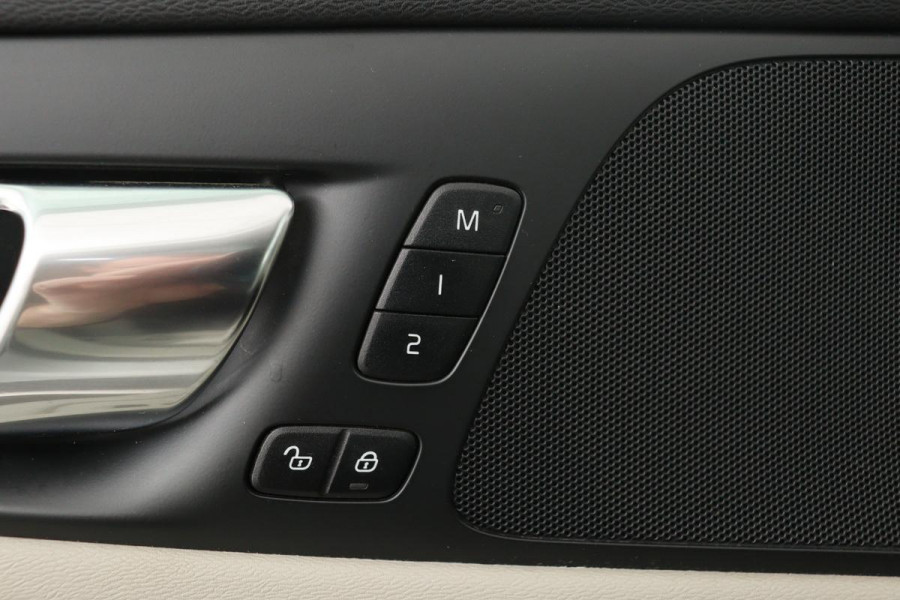 Volvo V60 Cross Country 2.0 B5 AWD Pro | Panoramadak | Leder | Stoel & stuurverwarming | Adaptive cruise | Memory | Carplay | Full LED | Keyless | Navigatie