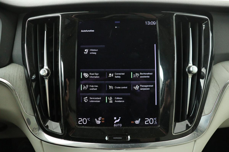 Volvo V60 Cross Country 2.0 B5 AWD Pro | Panoramadak | Leder | Stoel & stuurverwarming | Adaptive cruise | Memory | Carplay | Full LED | Keyless | Navigatie