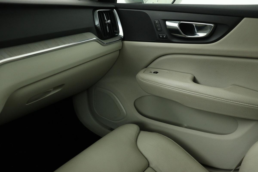 Volvo V60 Cross Country 2.0 B5 AWD Pro | Panoramadak | Leder | Stoel & stuurverwarming | Adaptive cruise | Memory | Carplay | Full LED | Keyless | Navigatie