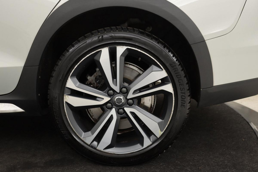 Volvo V60 Cross Country 2.0 B5 AWD Pro | Panoramadak | Leder | Stoel & stuurverwarming | Adaptive cruise | Memory | Carplay | Full LED | Keyless | Navigatie