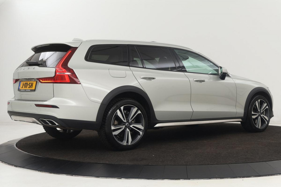 Volvo V60 Cross Country 2.0 B5 AWD Pro | Panoramadak | Leder | Stoel & stuurverwarming | Adaptive cruise | Memory | Carplay | Full LED | Keyless | Navigatie